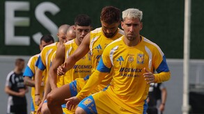 Fernando Gorriarán comandando el entrenamiento de Tigres en la nueva temporada.