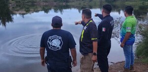 personal de protección civil realiza un operativo en una presa