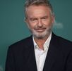Sam Neill llega al estreno de 