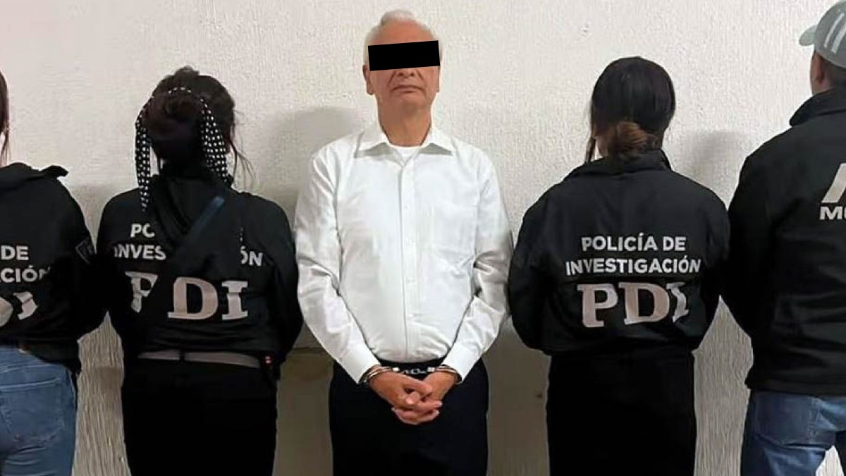 Víctor 'N', exdirector de Pemex, es vinculado a proceso por violencia; seguirá preso pese al perdón de su esposa.