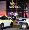 Patrulla de la Policía de Guadalajara al exterior del centro nocturno Tapanko Oriente en Guadalajara acordonado por una cinta policiaca