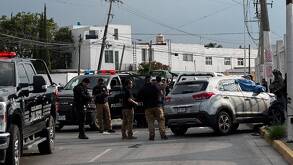 Tras el ataque a balazos el conductor murio en el lugar, mientras el copiloto fue trasladado a la Cruz Verde | Usi Toledo