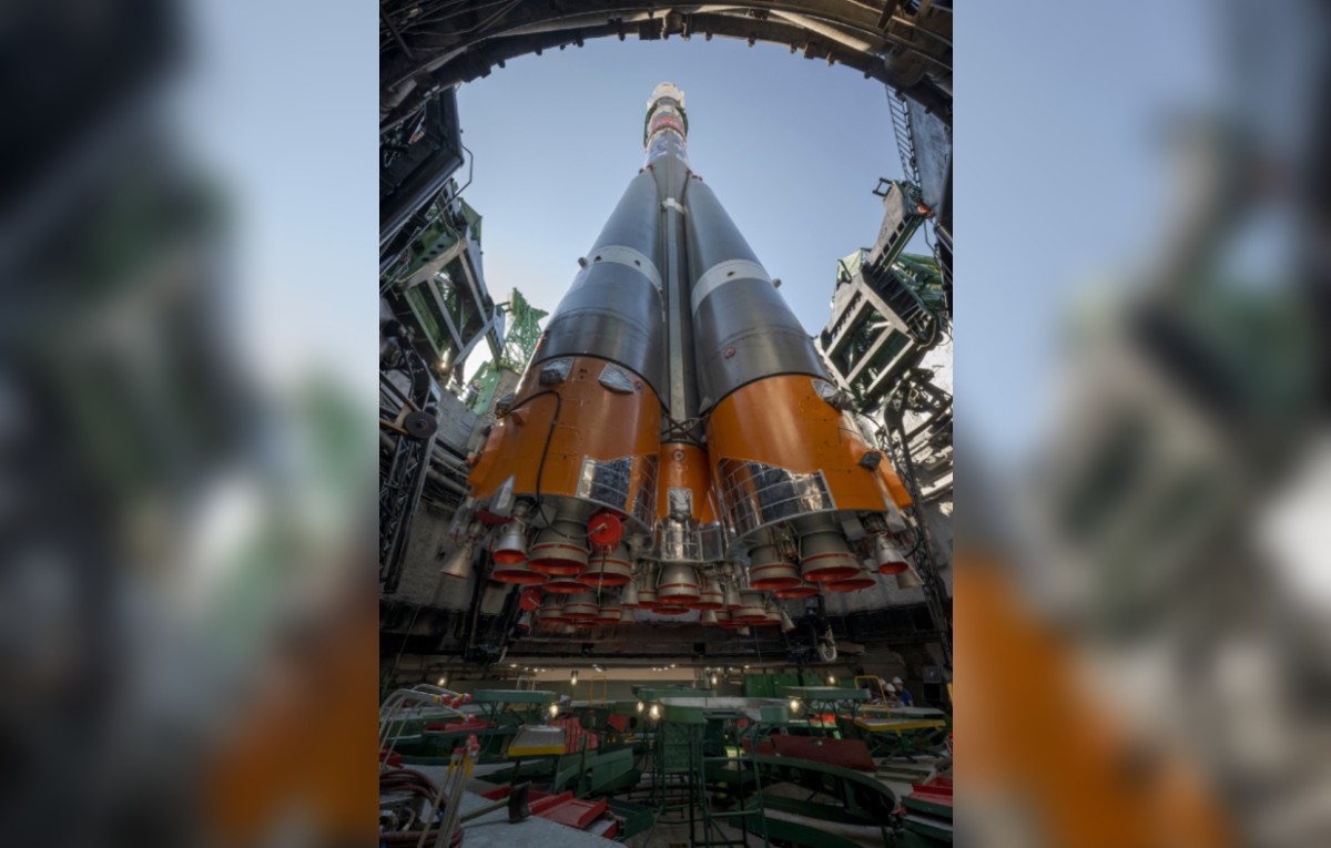 El cohete Soyuz se ve colocado en posición en la plataforma de lanzamiento 31 en el Cosmódromo de Baikonur, en Kazajistán, el sábado 11 de julio de 2026.