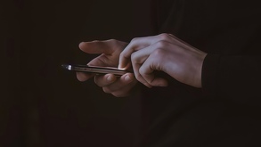 Para que no caigas en este delito es importante reconocer qué es el secuestro virtual y cuáles son las señales para evitarlo.