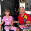 Luciana, una menor de 6 años procedente de Colombia, recibe terapia neuronal en San Pedro por una enfermedad genética rara.