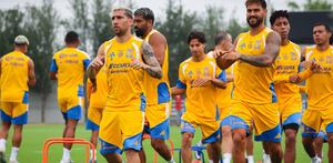 Fernando Gorriarán y Juan Sánchez Purata durante un entrenamiento de Tigres previo a enfrentar a Xolos en el Apertura 2026.