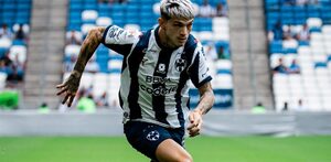 Luca Orellano durante el último partido de pretemporada de Rayados previo a debutar en el Apertura 2026.