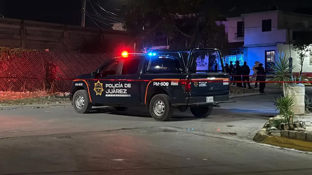 Un policía municipal de Juárez fue asesinado a balazos cuando se dirigía a una tienda en la colonia Los Valles.