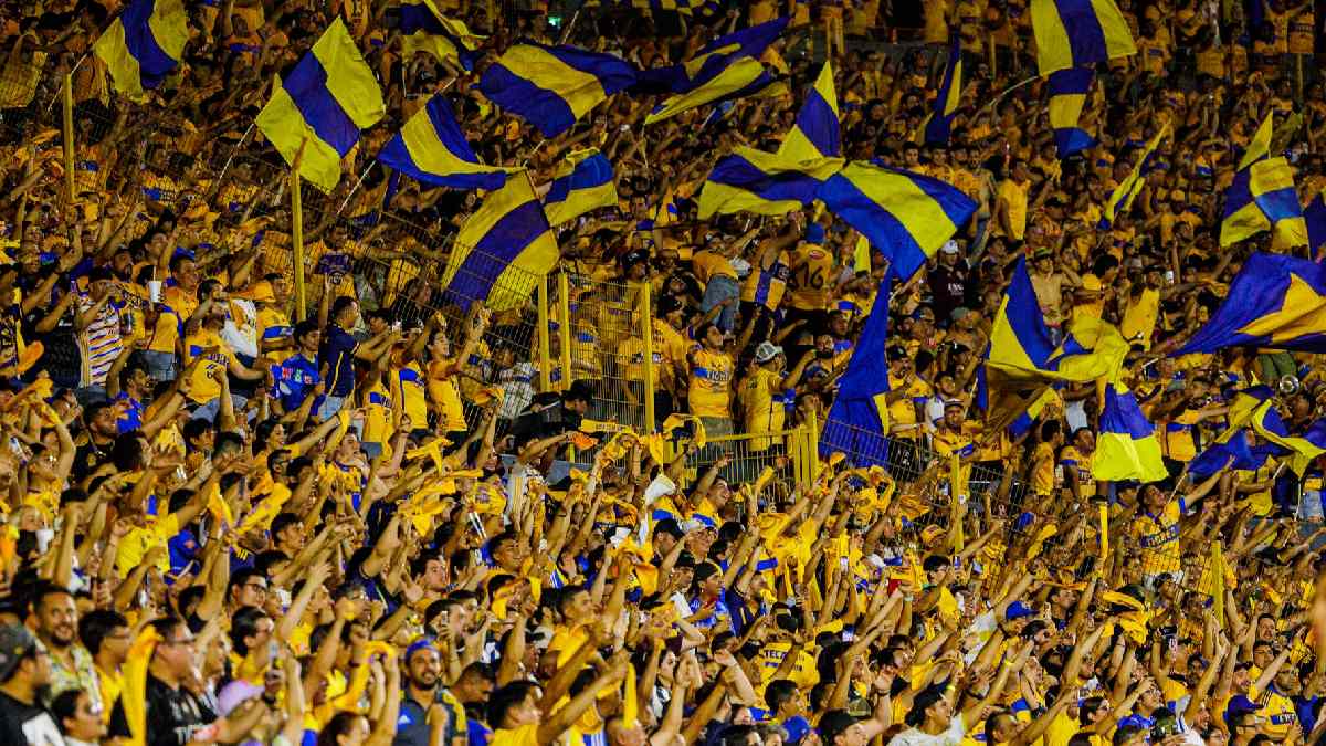 Afición de Tigres dentro del Estadio Universitario, en San Nicolás de los Garza, Nuevo León.