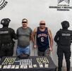 Policía resguarda inmueble tras captura de dos hombres con 123 dosis de droga
