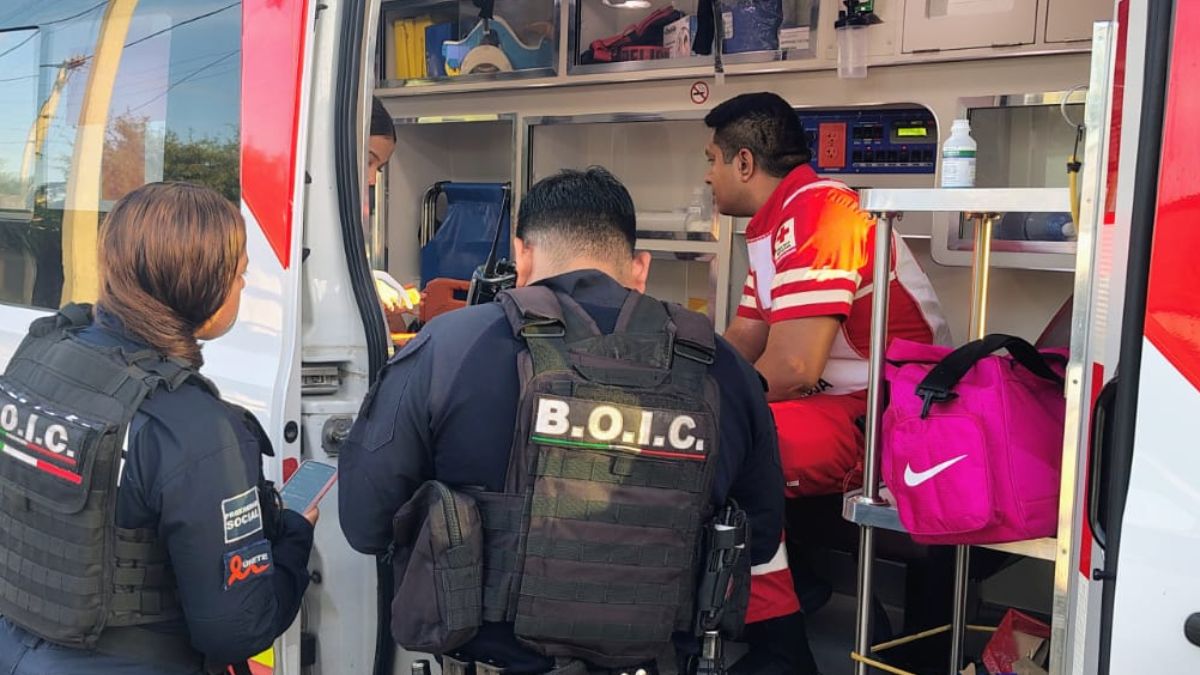 El joven afectado, cuya identidad se desconoce hasta el momento, presentó una herida en el hombro derecho y sangrado en el rostro.