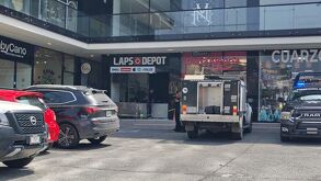 negocio de computadoras asaltado tras cristalazo