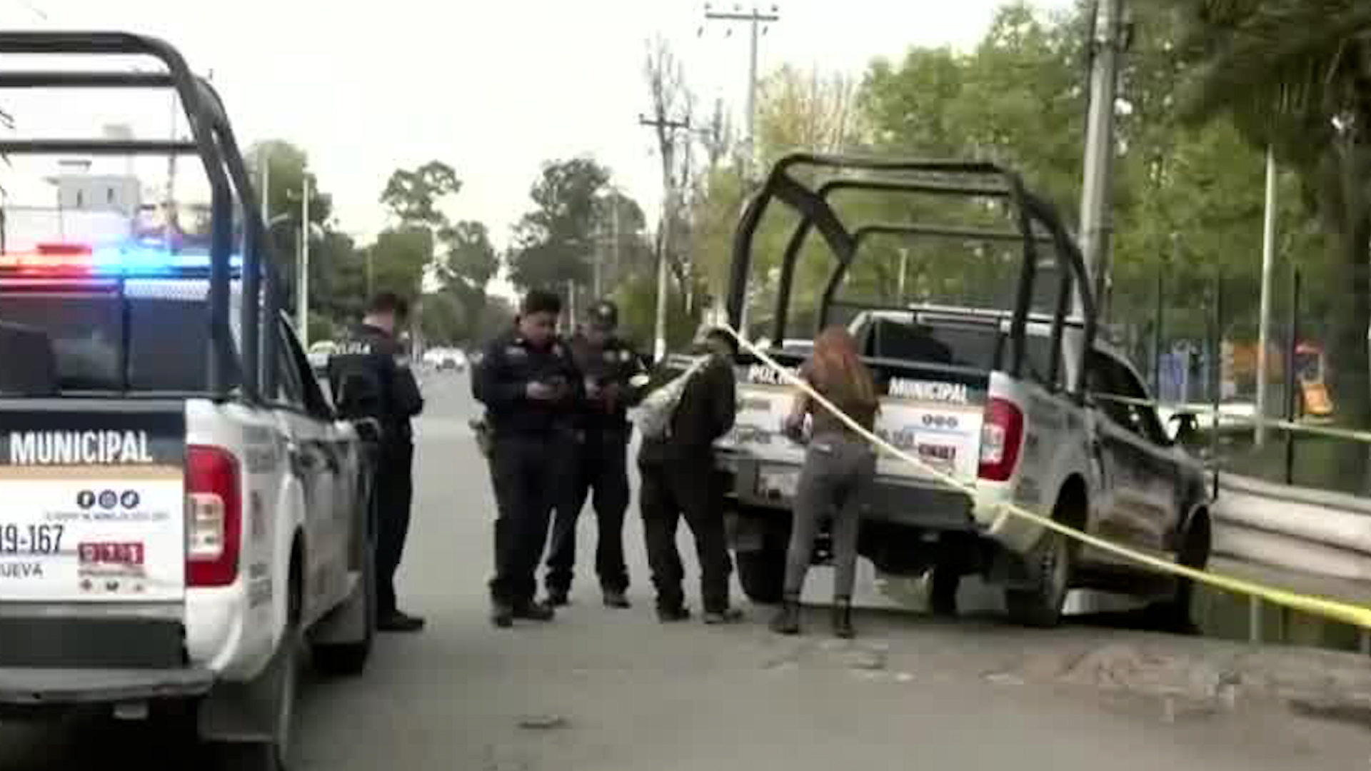 Balacera en Ecatepec hiere a trabajadora municipal. Aarón Tagle reporta fuego cruzado en Jardines de Santa Clara con 10 casquillos. Autoridades acordonan zona.