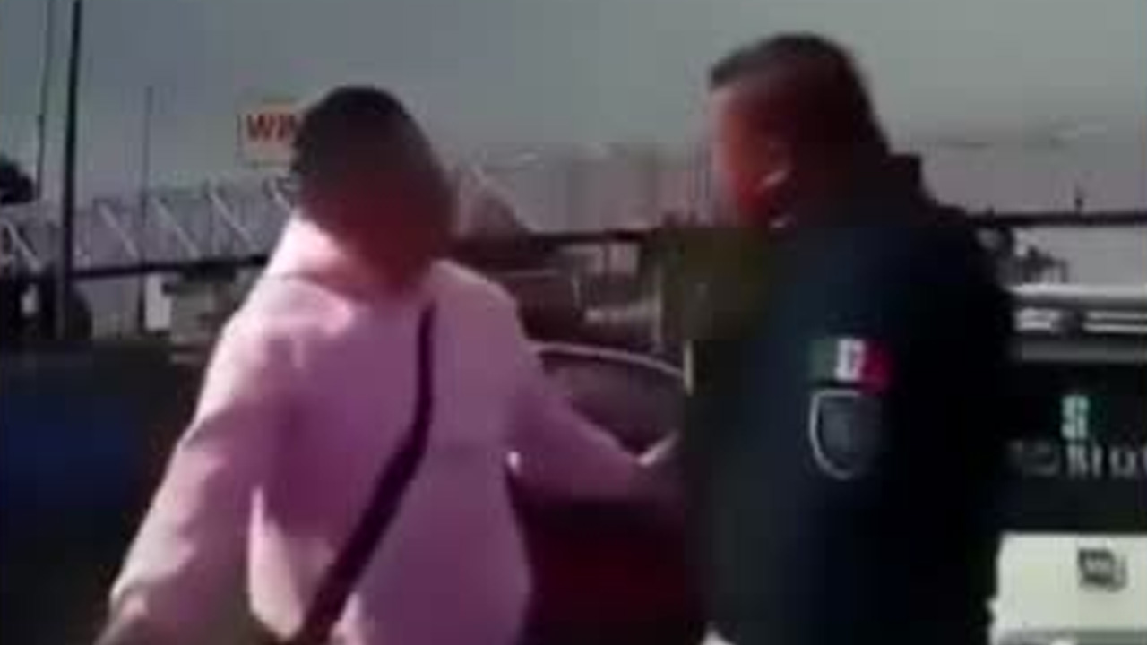 Un policía evitó que un automovilista fuera víctima de un presunto intento de 'montachoques' cerca del Aeropuerto Internacional de la Ciudad de México.
