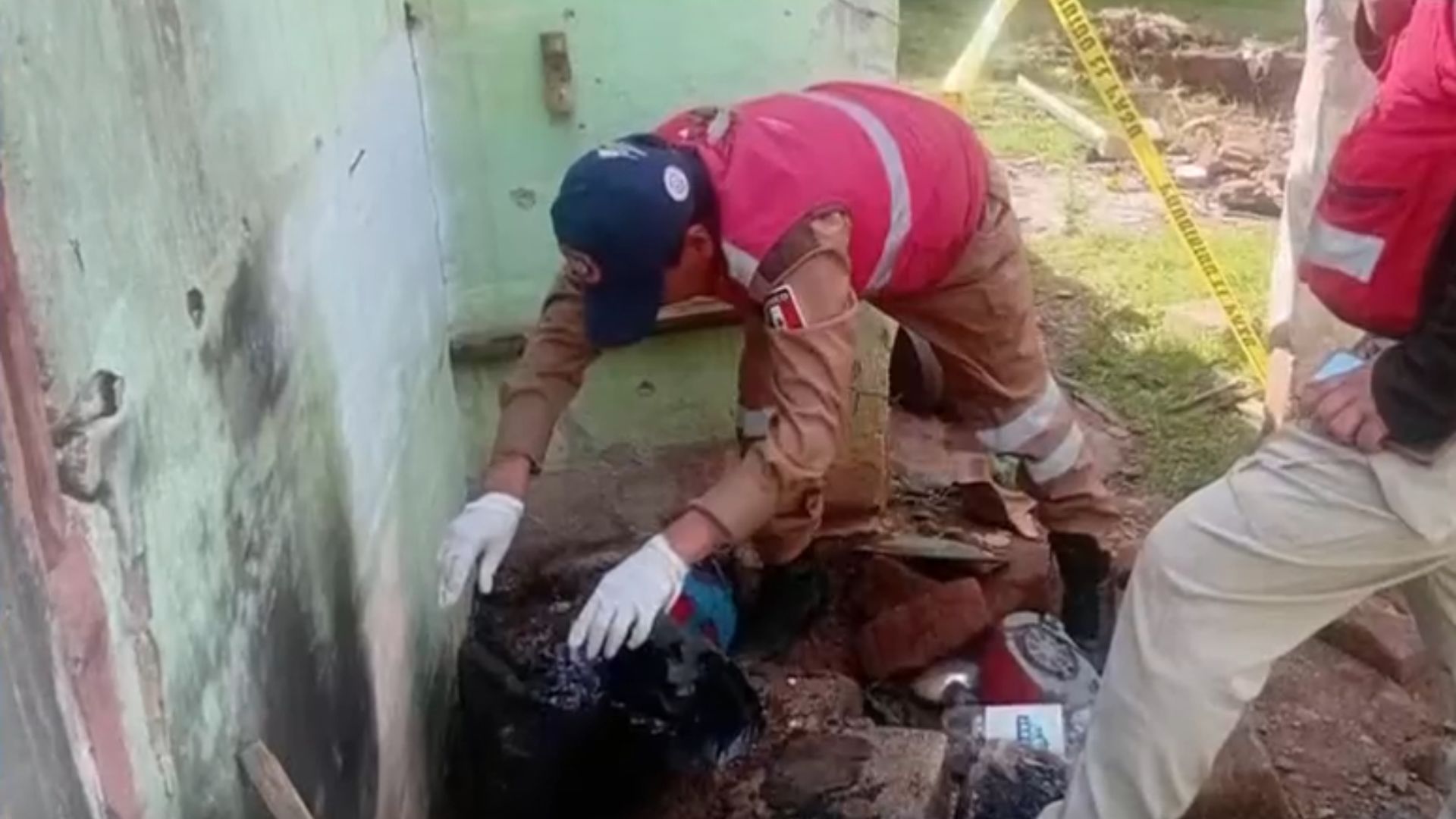 Descubren cuerpo de menor entre escombros en Almoloya de Juárez tras desaparición. La Fiscalía inicia investigación.