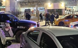 Tras el impacto, el responsable se dio a la fuga con rumbo desconocido, abandonando a las víctimas a su suerte.