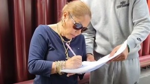 Madres buscadoras lideradas por activista Margarita López promovieron un amparo ante Congreso de Michoacán.