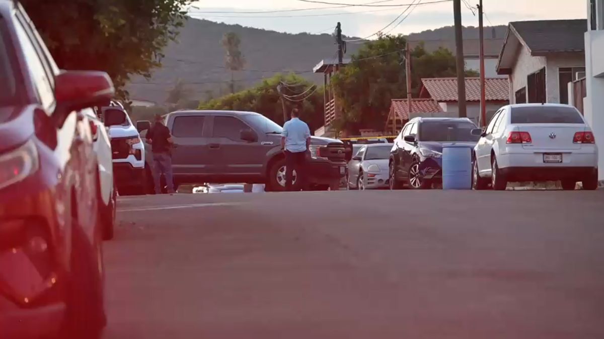 En el atentado, su esposo perdió la vida, mientras que la hija de ambos, de 15 años, presenció la agresión.