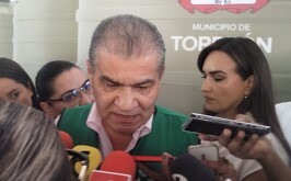 Miguel Ángel Riquelme, alcalde de Torreón, anunciando cambios en su gabinete.
