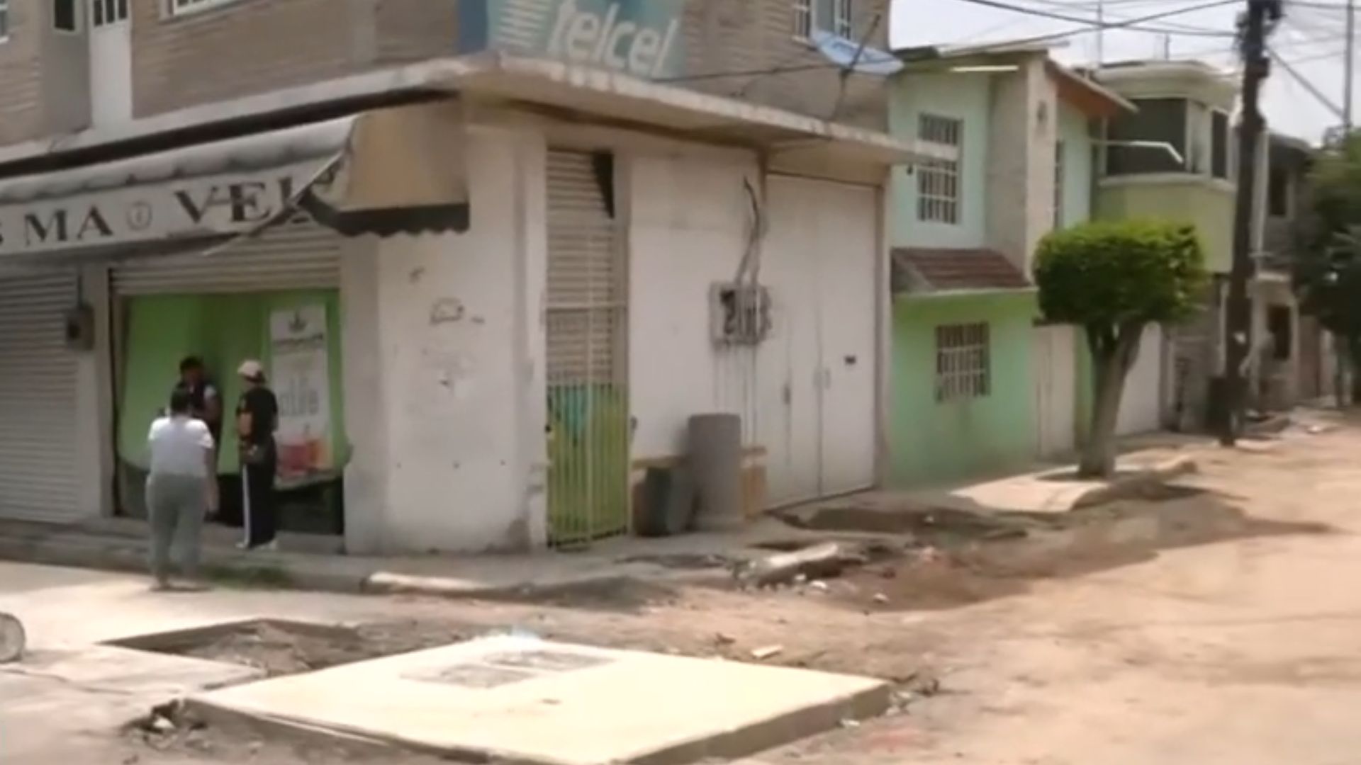 Calle Escondida en Nezahualcóyotl destruida hace 2 semanas. Habitantes de La Perla y Esperanza no pueden circular.