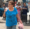 Descubre los mejores consejos de los regiomontanos para sobrevivir a la canícula en Monterrey: hidratación, uso de bloqueador solar y la ropa ideal.