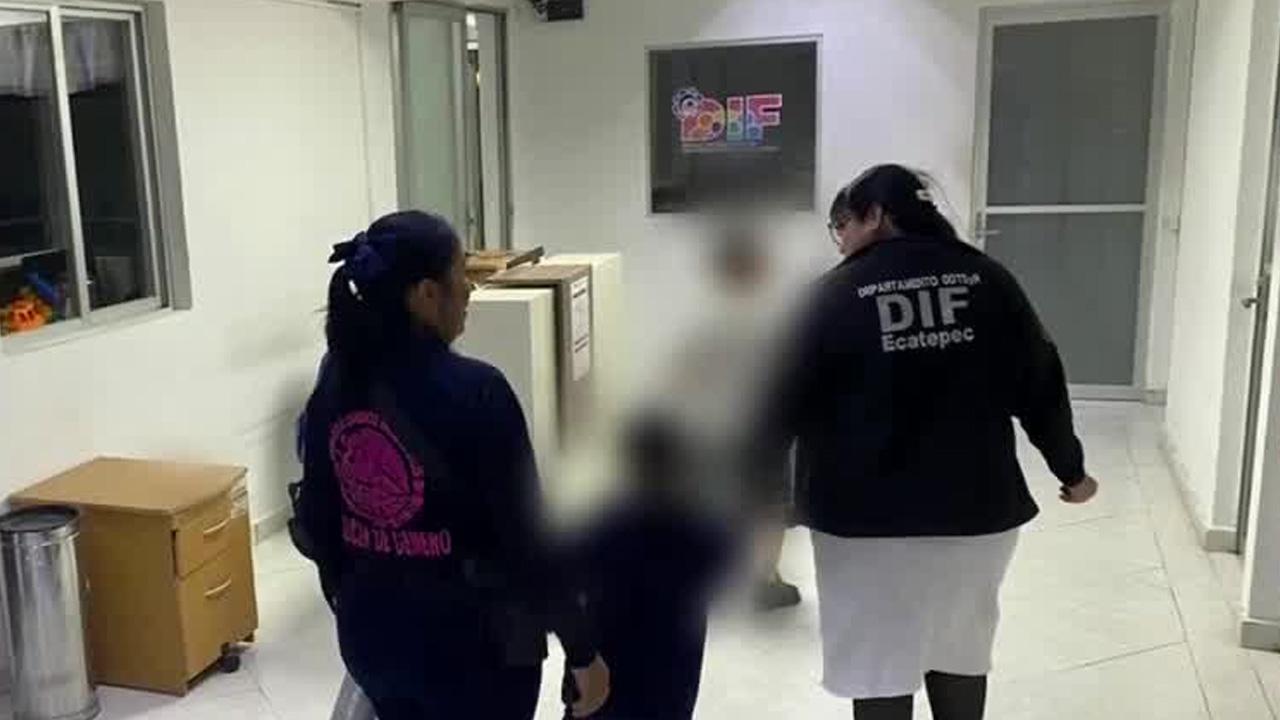Tres menores de 11, 9 y 3 años fueron rescatados de una habitación de hotel en Ecatepec.