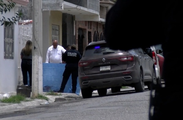 Carlos Leija, un albañil de 45 años, falleció este martes tras caer del segundo piso de una obra en la colonia Villas de San Lorenzo de Saltillo.