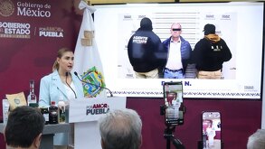 la titular de la fge puebla en una conferencia de prensa