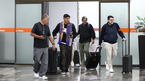 Alan Franco en el aeropuerto de Monterrey para reportar con Tigres.