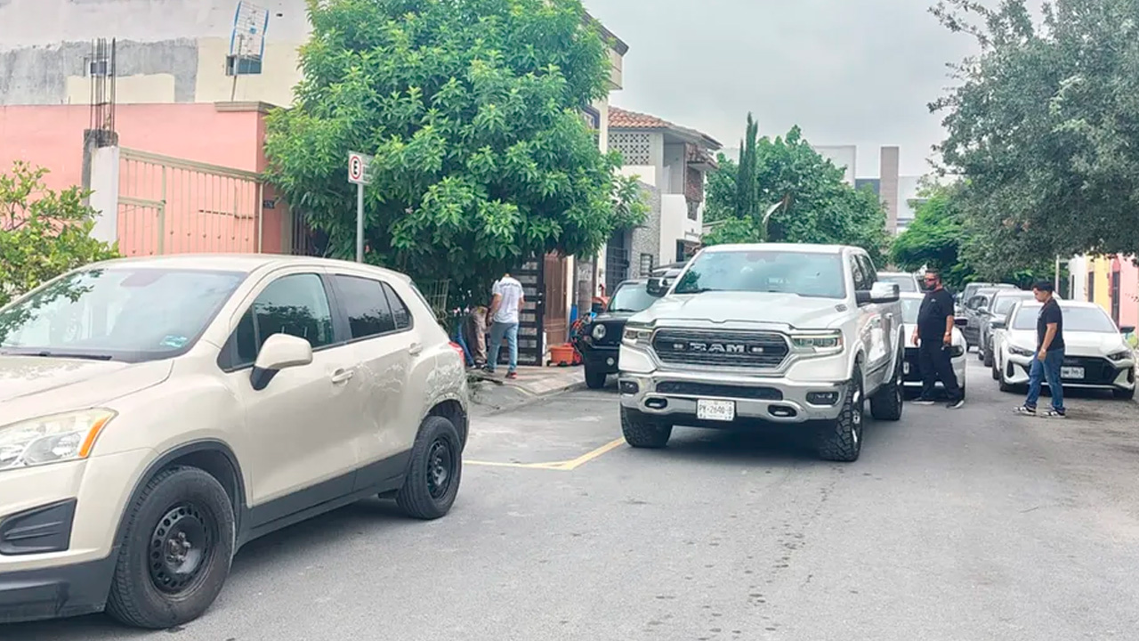 Autoridades catearon un domicilio en Apodaca como parte de una investigación contra una presunta red de conductores relacionada con robos.