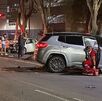 Un conductor ebrio se quedó dormido e impactó de frente contra una camioneta en Jardines del Bosque. Reportan una mujer herida y retraso vial.