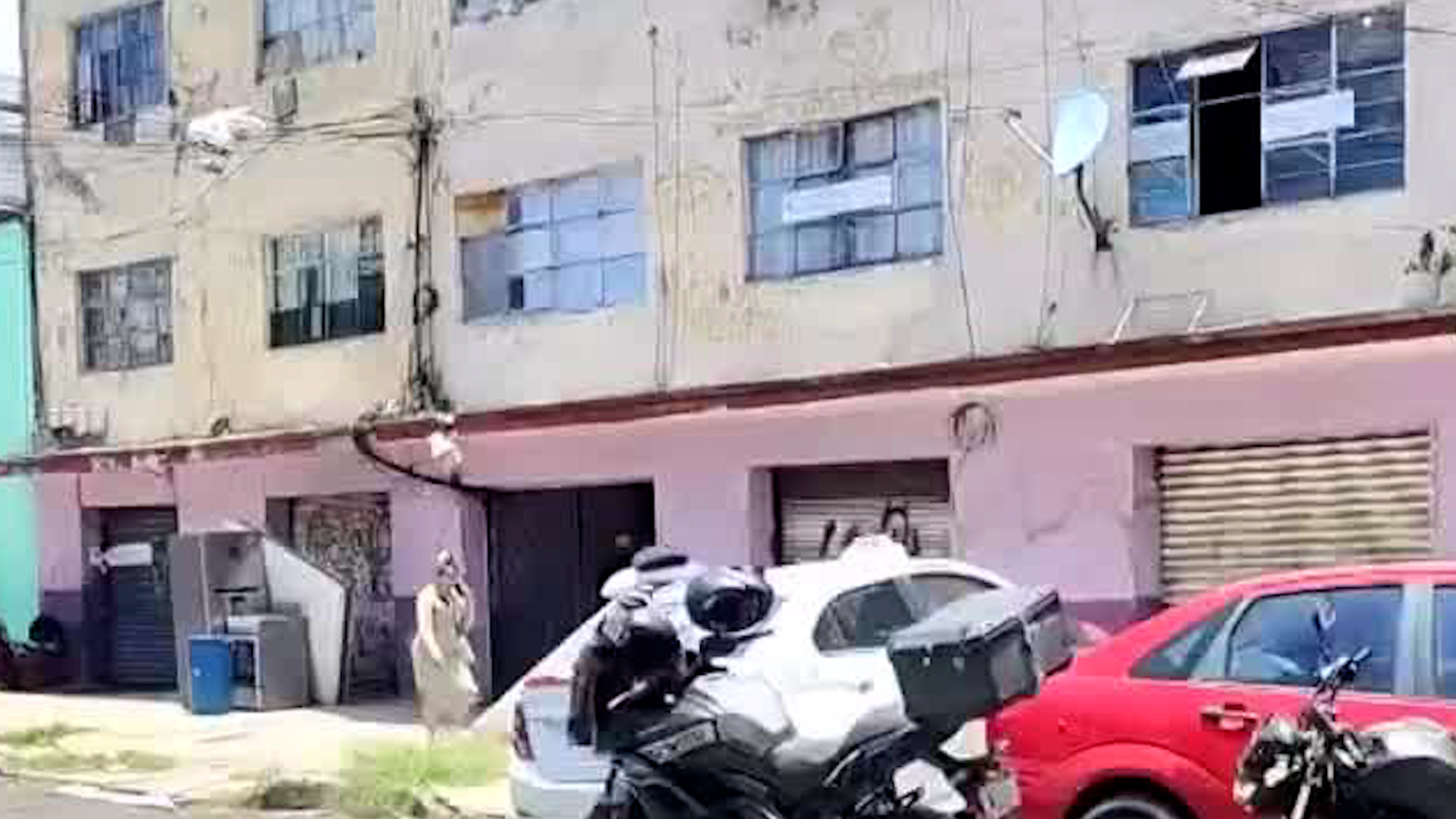 Fiscalía desaloja 40 familias en Azcapotzalco sin orden judicial. Denuncian falta de identificación, uso de fuerza y desaparición de pertenencias.