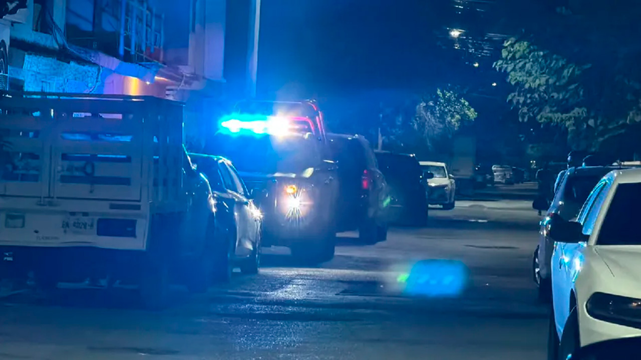 Una mujer de aproximadamente 51 años fue encontrada sin vida dentro de su domicilio en la colonia Villas de San Martín, en García.