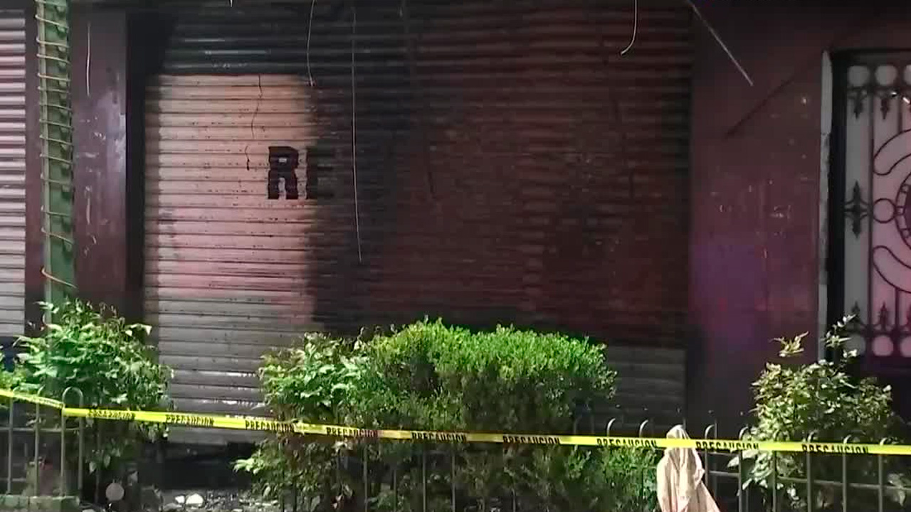 Un puesto semifijo fue consumido por un incendio frente a un restaurante bar en la colonia Peralvillo, alcaldía Cuauhtémoc.