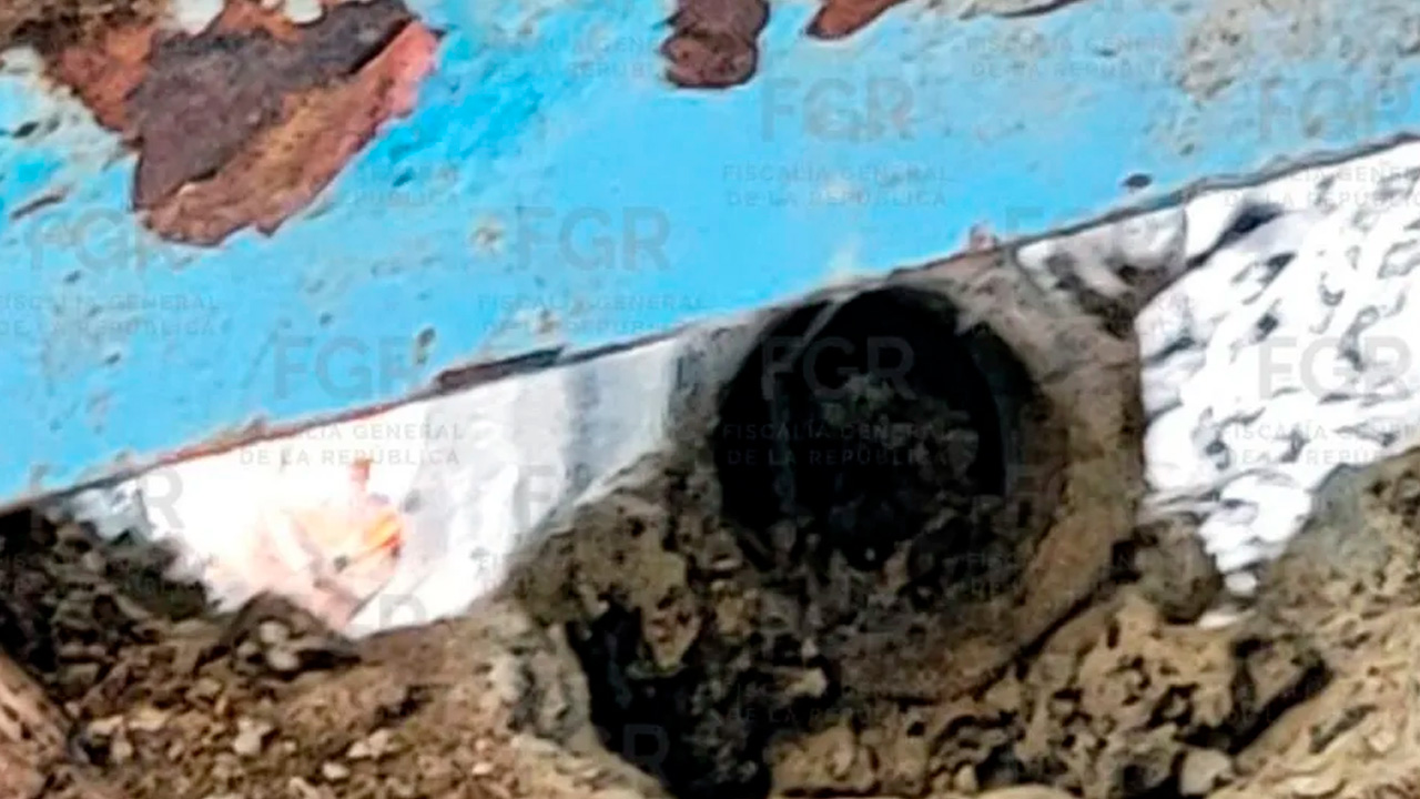 La FGR aseguró e inhabilitó una toma clandestina de hidrocarburo en un predio de Apodaca.
