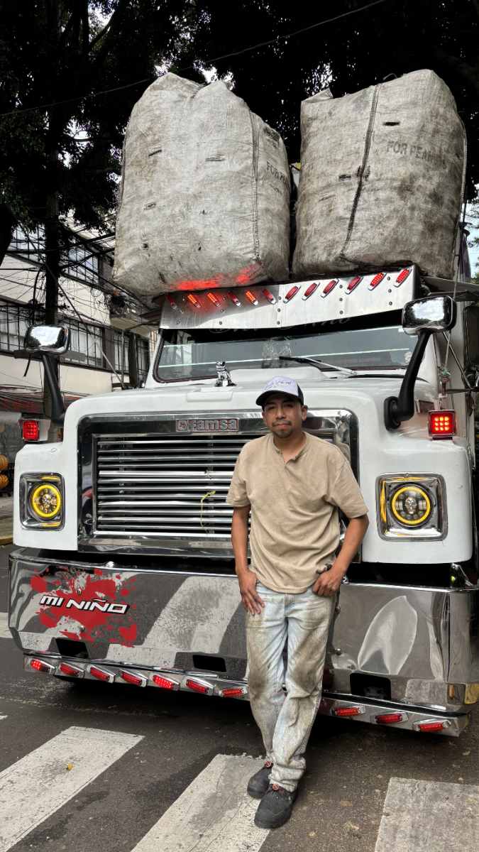 A pesar de la invisibilización, los voluntarios de limpia son un pilar muy importante en CdMx. Conoce las labores y los sueños de tres trabajadores de limpia.