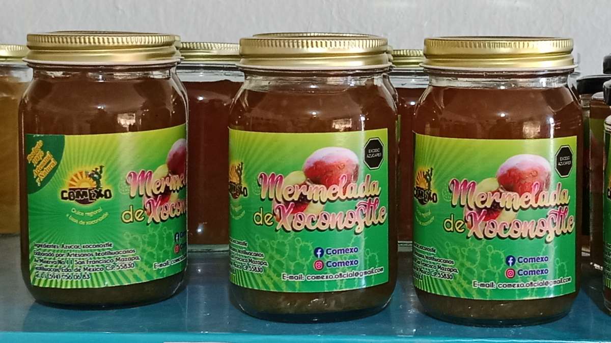 Frascos con mermelada elaborada a base de xoconostle