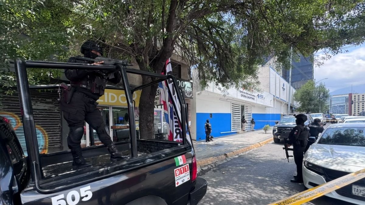 Operativo poliaco por presunta venta de droga en Monterrey