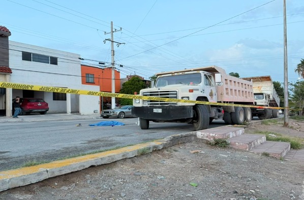 Un menor de 7 años perdió la vida tras ser embestido por una camioneta en la calle Carlos Cárdenas, en Saltillo. El conductor fue detenido.