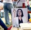 Féretro de una mujer durante su funeral en Veracruz.