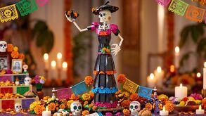 El Día de Muertos será celebrado mucho antes de lo esperado por Lego, ya que presentaron a 
