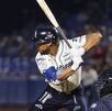 Jugador de Sultanes de Monterrey bateando ante Acereros.