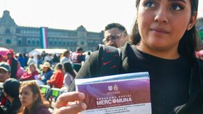 Los vales Mercomuna se reciben en comercios locales | Cuartoscuro