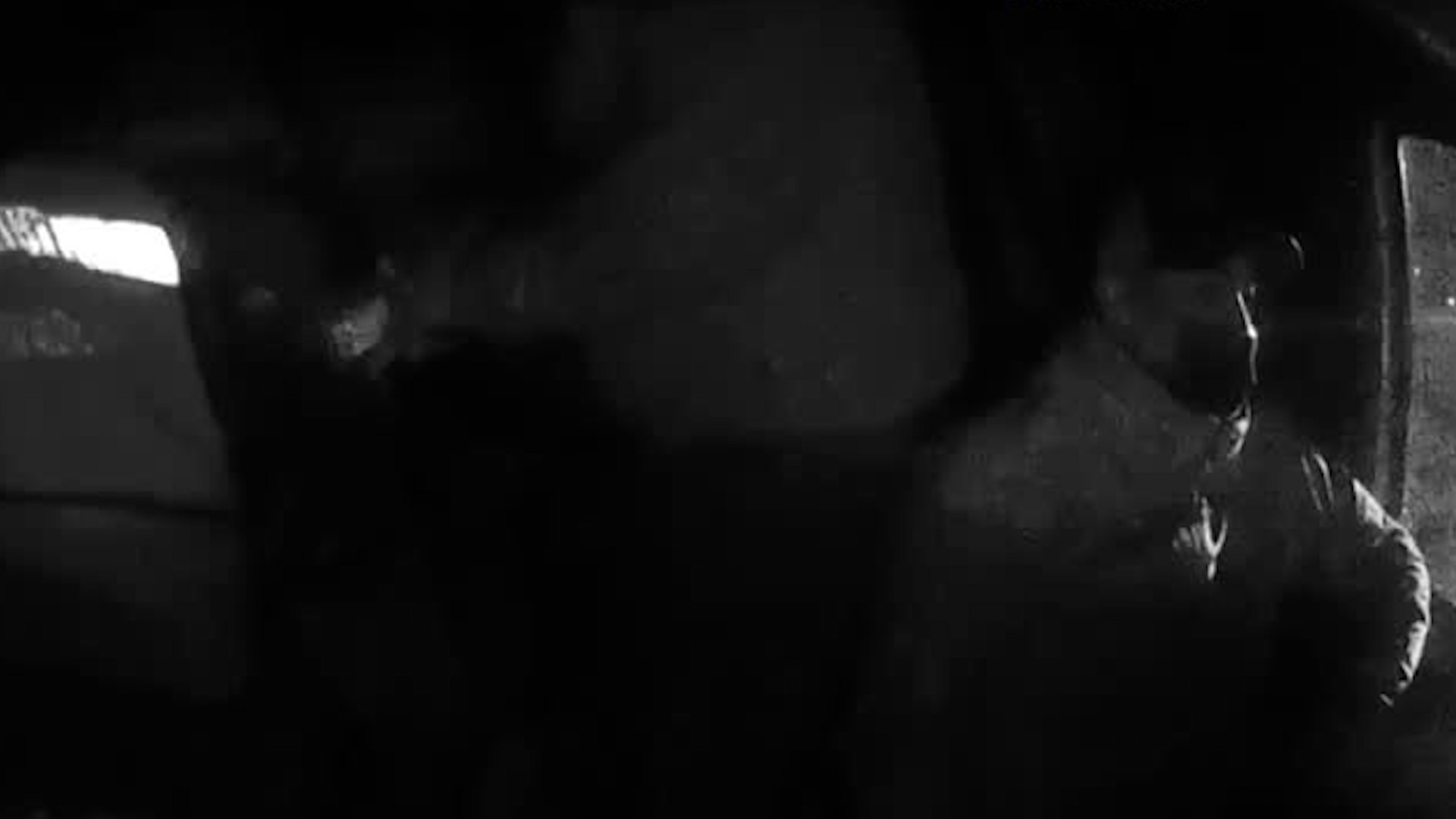 Video captura intento de robo de 3 delincuentes en caseta Texcoco Lechería. Transportistas denuncian inseguridad en zona del estado de México.