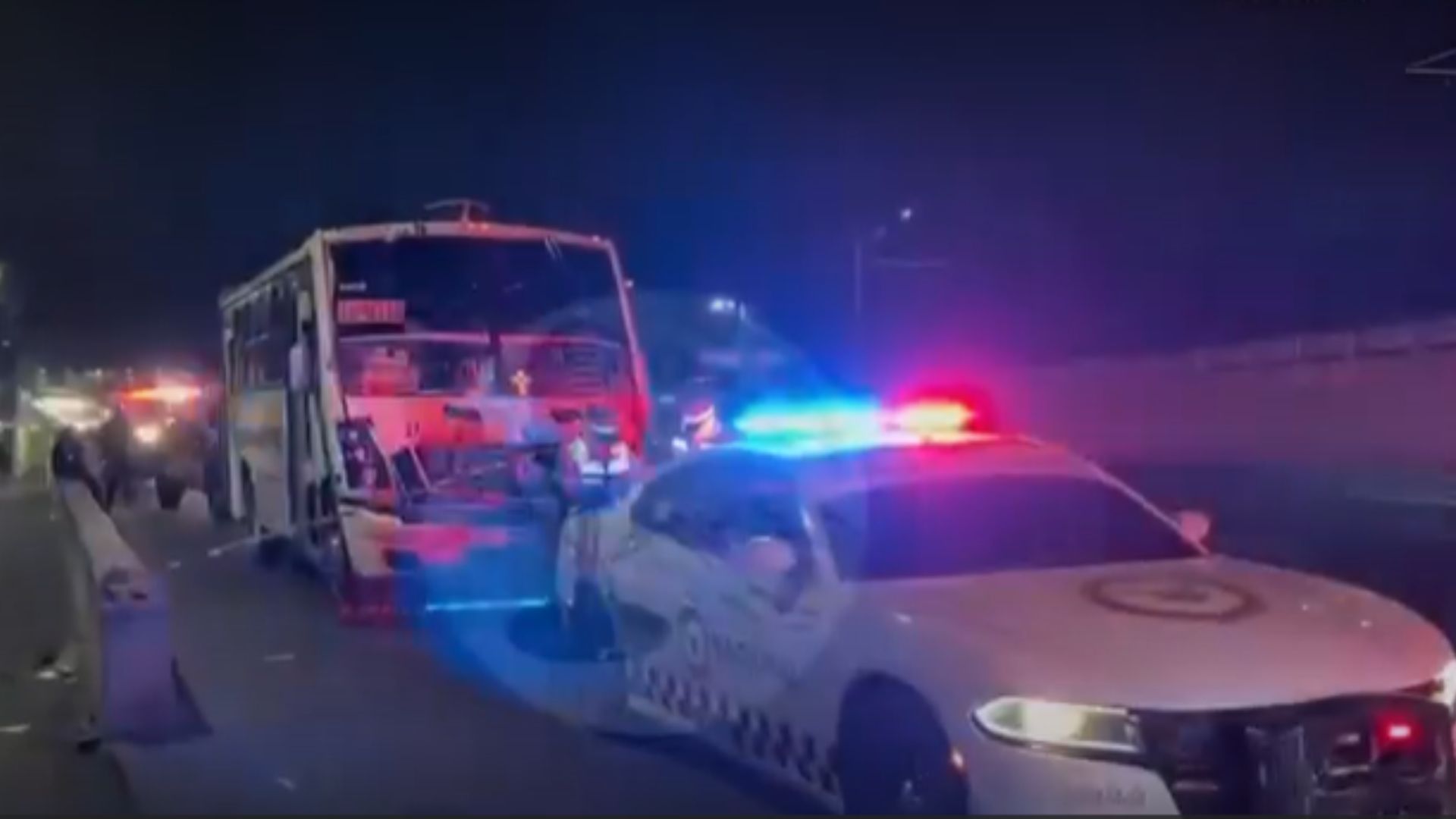 Tragedia en autopista México-Puebla: Joven de 21 años asesinado al negarse a entregar celular a delincuentes en autobús de pasajeros.