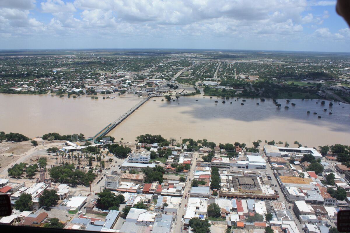 El aumento del caudal del Río Bravo mantiene vigilancia en Piedras Negras y activa medidas preventivas para evitar riesgos.