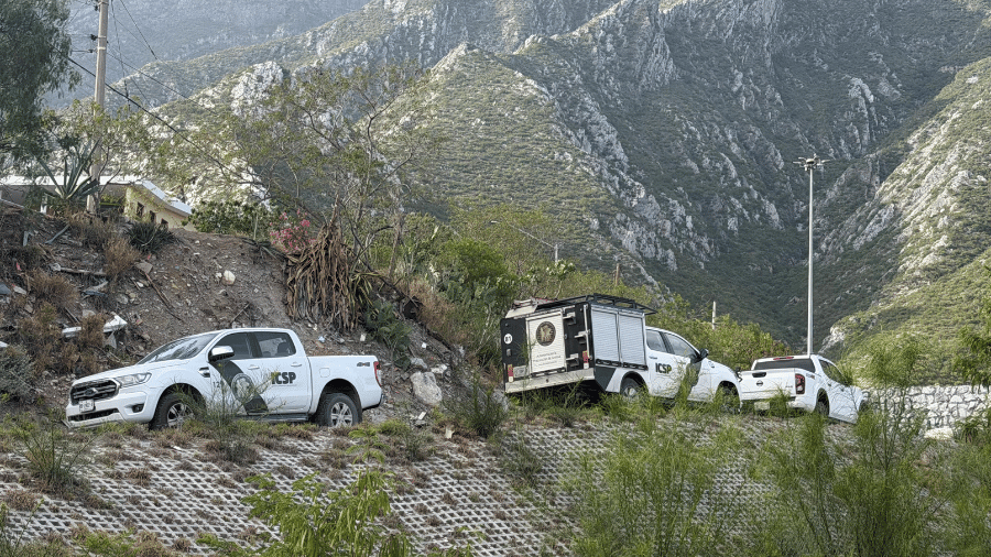 Elementos de la AEI y peritos localizaron nuevos restos óseos en una cañada de San Pedro 400. Investigan si corresponden a un hallazgo previo.