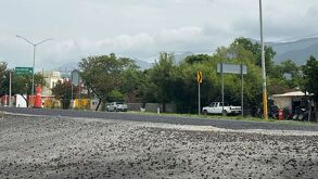 Grava suelta en Carretera Nacional en Nuevo León