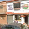 Se observa una fachada de un restaurante en color blanco y dice Comida Rápida.