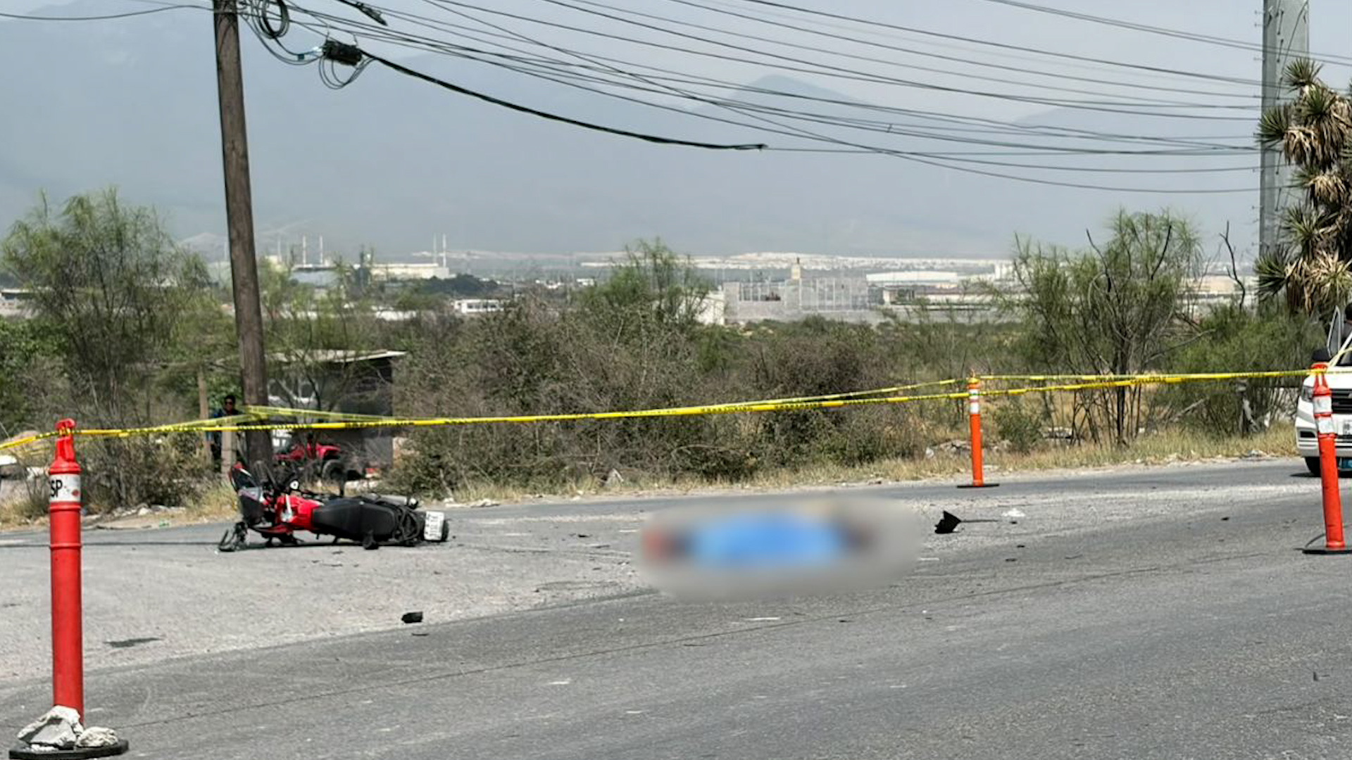 Motociclista de 35 años muere al impactarse contra tractocamión en García, Nuevo León. Accidente en carretera Villas de García a las 8:30 a.m. Conoce detalles.
